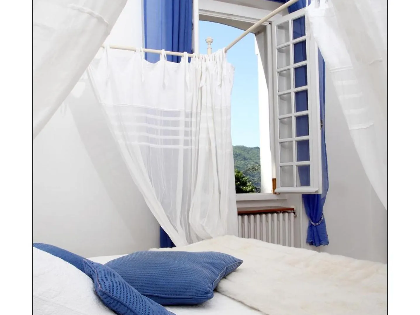 Villa Aimee Luxury Apartments With Heated Pool Vals-les-Bains Bed & Breakfast